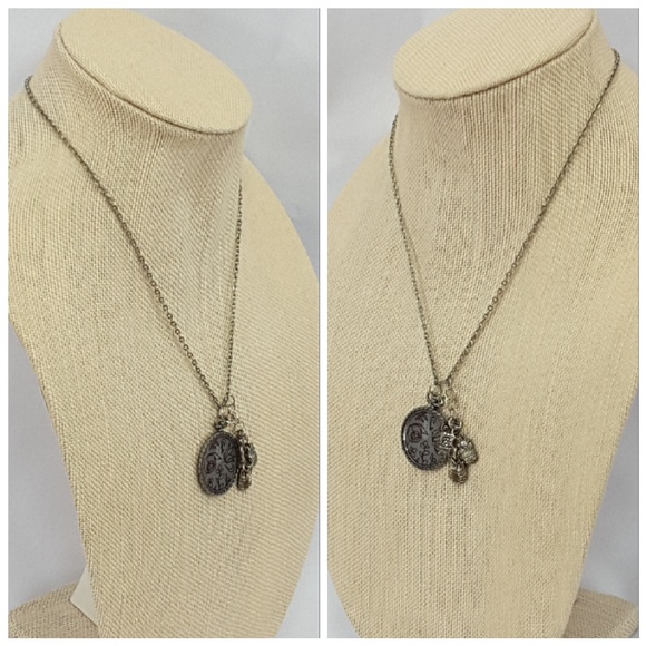 Silvertone 3 Dimensional Owls with Floral Pendent - Picture 2 of 8